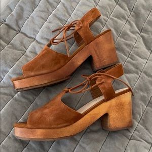 Kelsi Dagger Cognac suede clogs